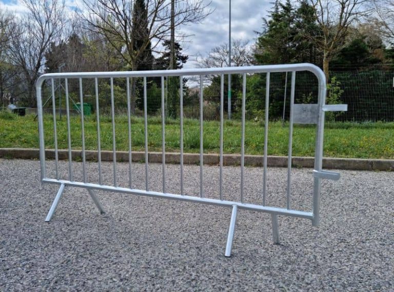 barrière de police en acier